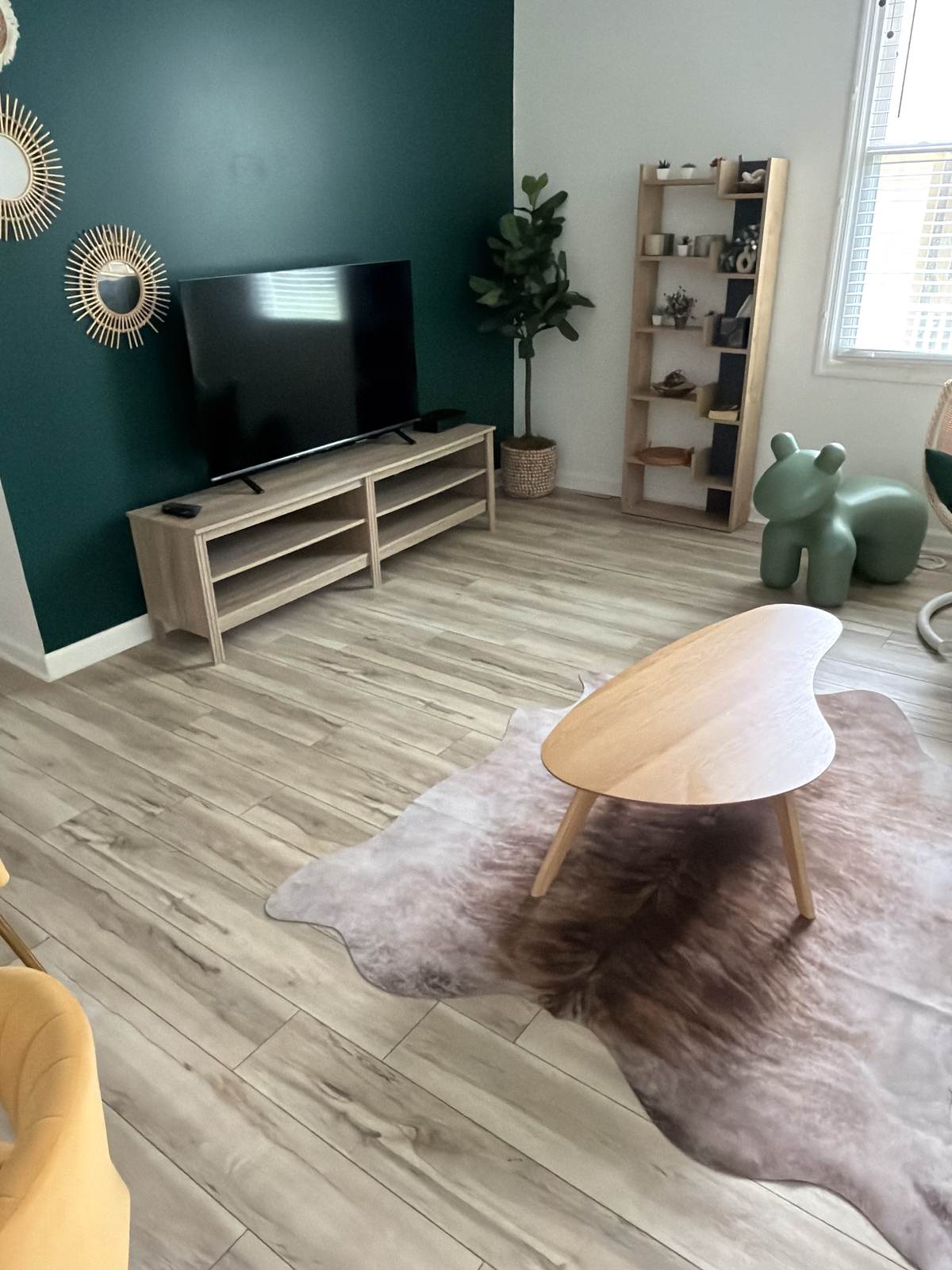 Living room cleaned by Live Oak Home Cleaning during an Airbnb turnover in Savannah, GA